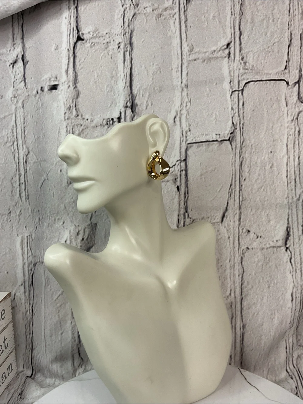 🌟🌟 Anne Klein Shiny Gold Twisted Earrings